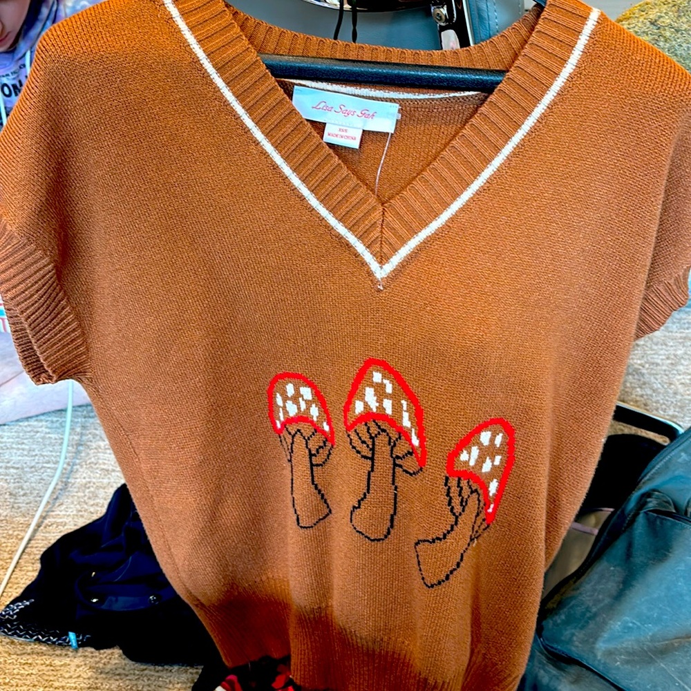 Lisa Says Gah Fangio Vest Sweater Fungo Camel Brown Mushroom Print XS/S

NWOT